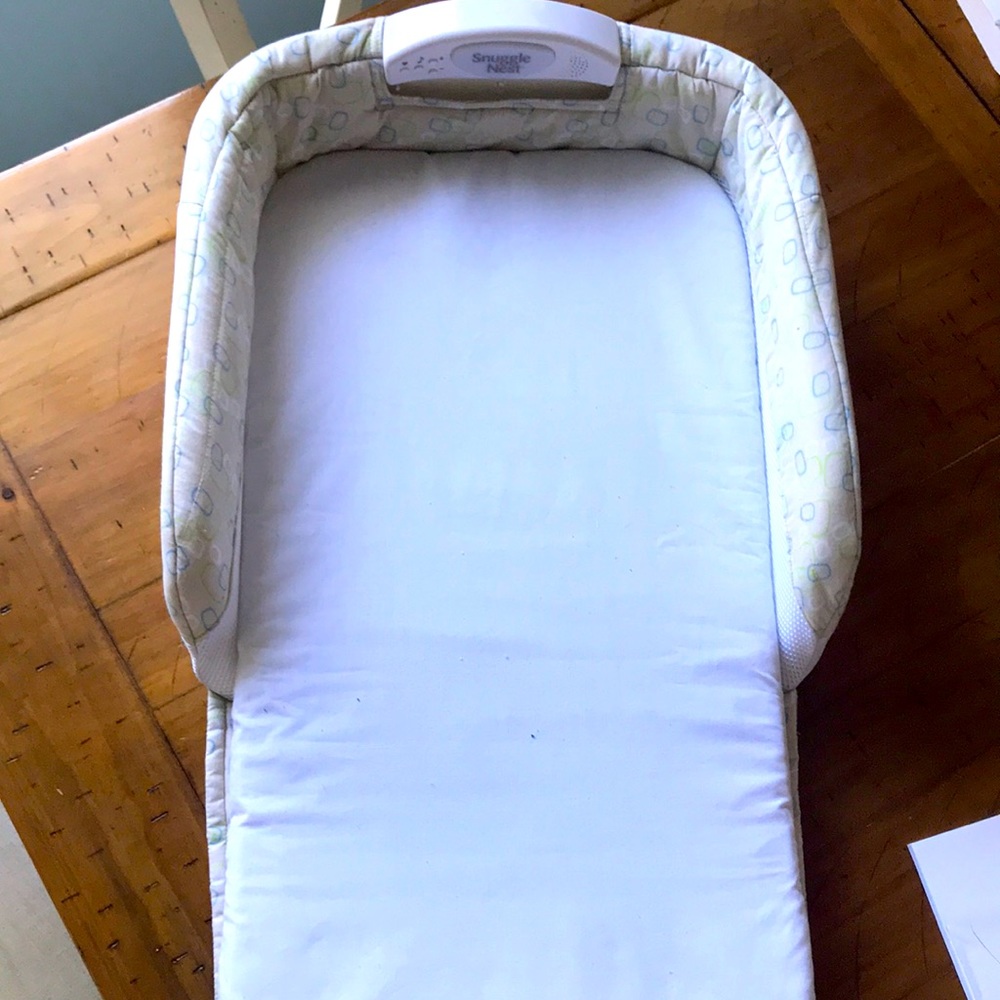 Snuggle nest baby travel bed/cosleeper